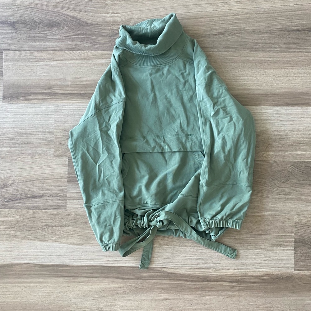 Lululemon Turtleneck Sweatshirt